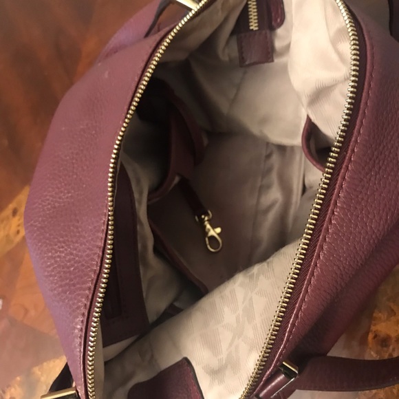 Authentic Michael Kors maroon soft leather bag - Picture 3 of 3